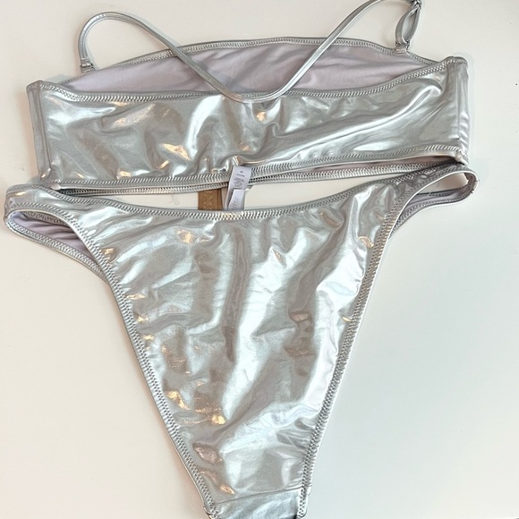 NWT SKIMS Metallic Silver Bandeau Bikini Set 2X - Picture 3 of 5